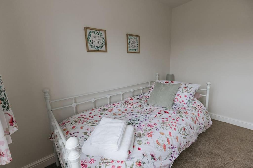 Briars Close - Four Bed On The Edge Of The Peak District National Park Holiday home *